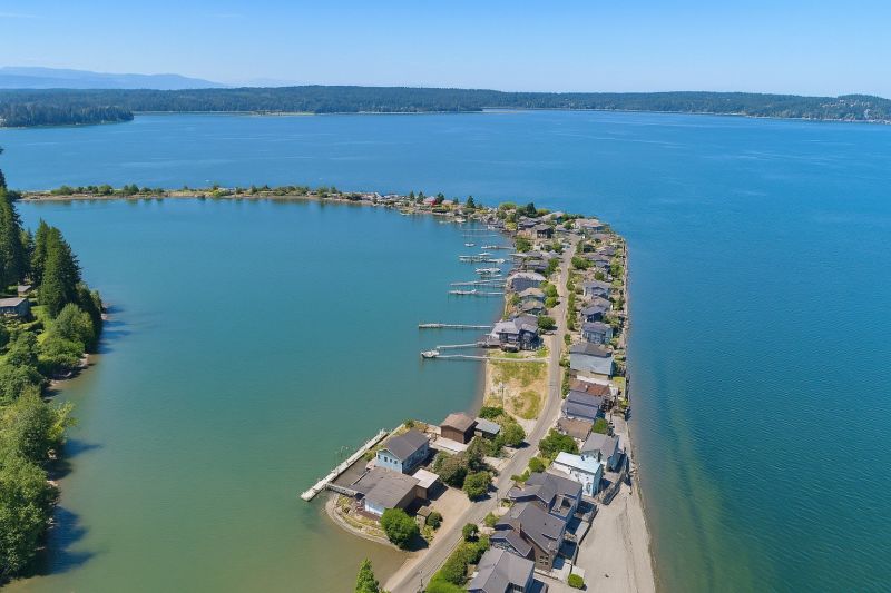 Local Building Raising in Bainbridge Island, WA